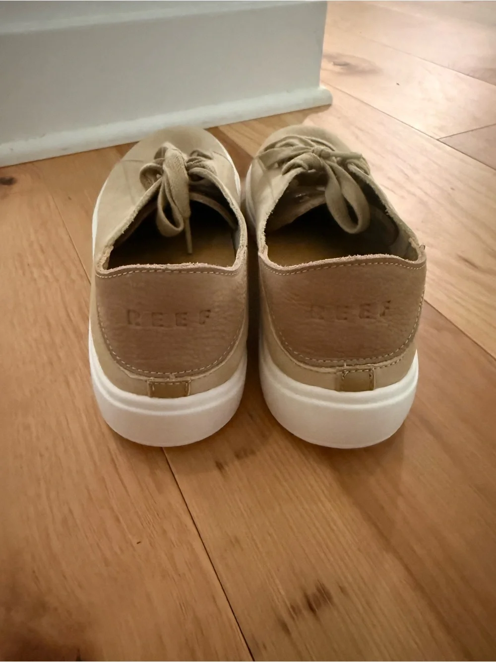Reef Terramar Men's Casual Low-Top Sneakers in Tan leather, size 9.5 never worn.